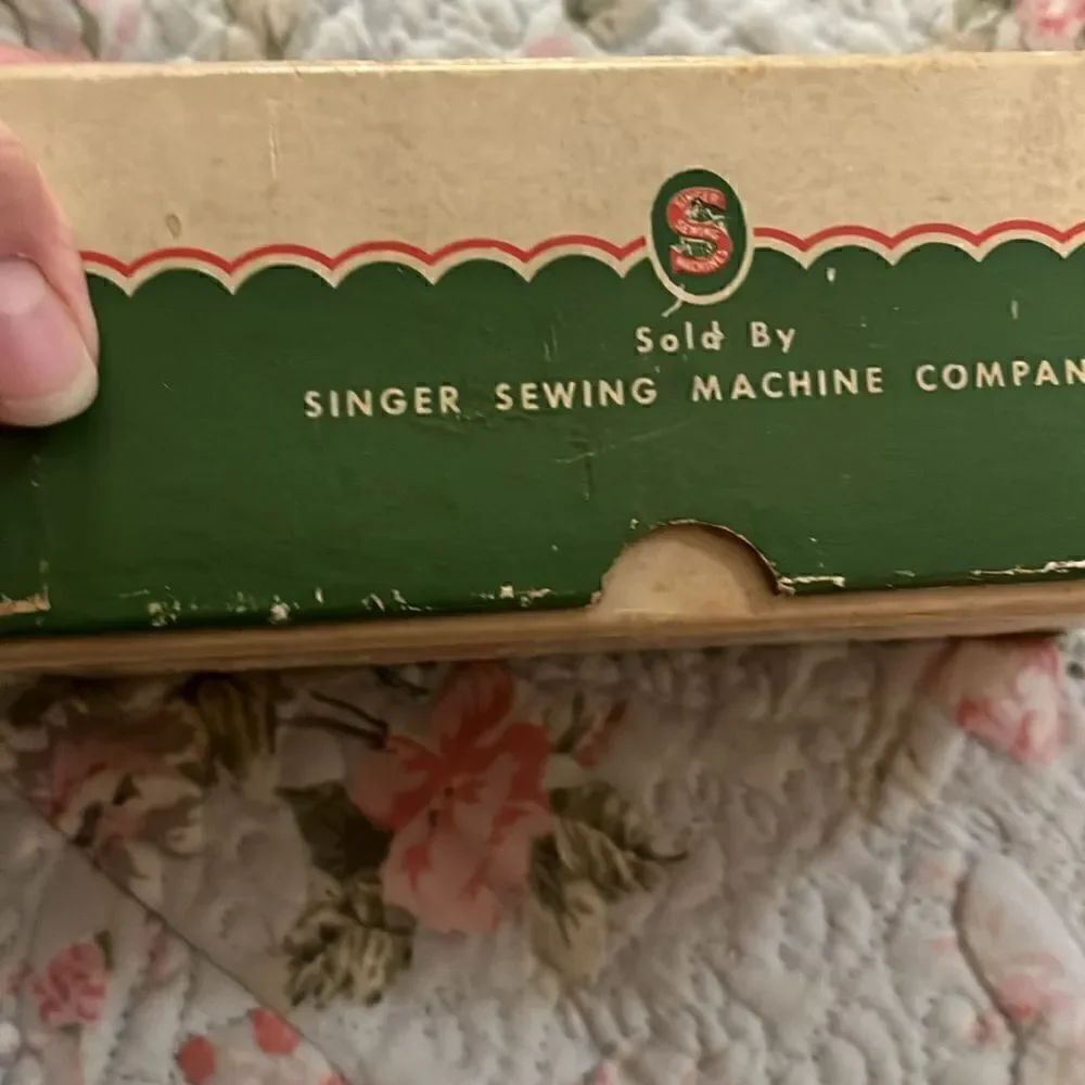 Singer, sewing machine attachments - Picture 4 of 7